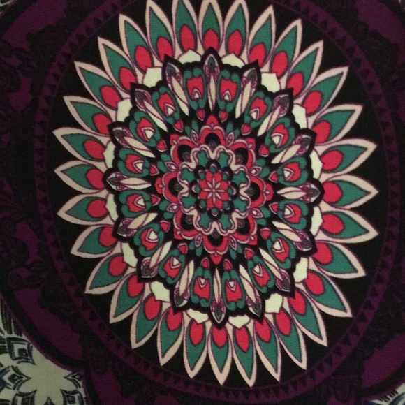 Francesca’s Patterned Tunic Blouse - Picture 4 of 6